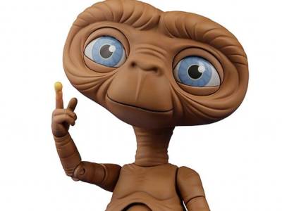 ET Nendoroid Phones Home in 2024