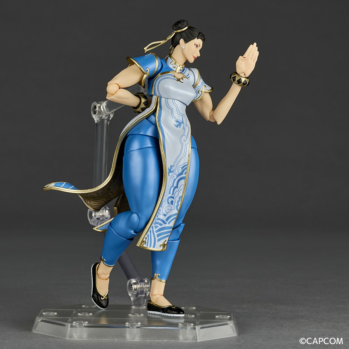 Street Fighter 6 Chun-Li Revoltech action figure - greeting