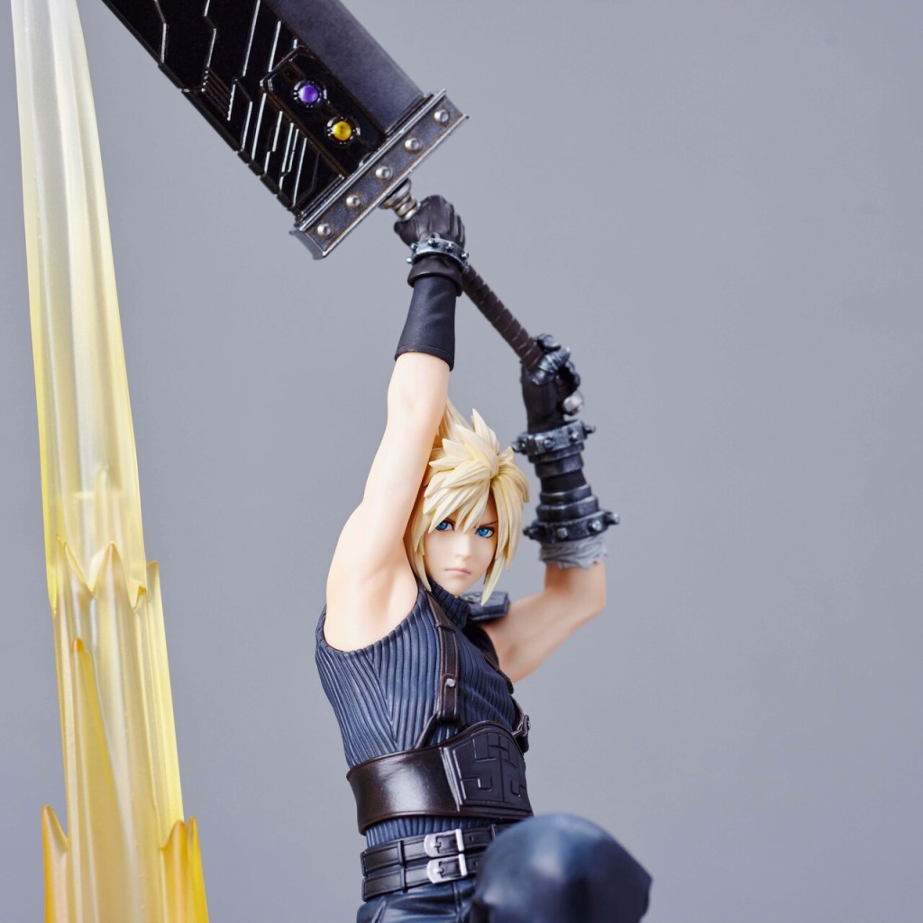 Square Enix started selling the Final Fantasy VII Rebirth Cloud and Tifa Limit Break figures from a Japanese kuji worldwide.