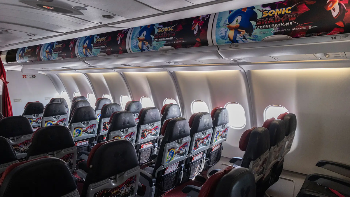 Vea el avión Sonic the Hedgehog de Sega y AirAsia