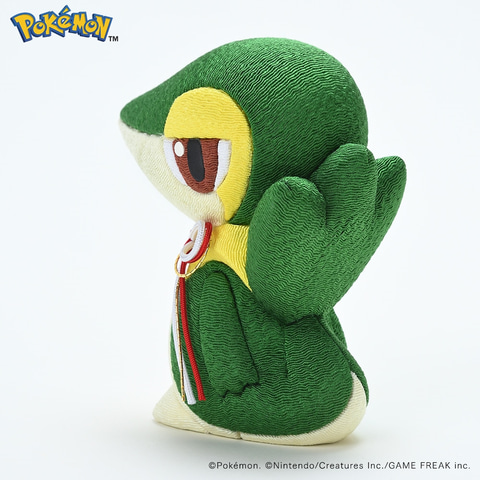 La muñeca Snivy Kimekomi es tradicional y moderna