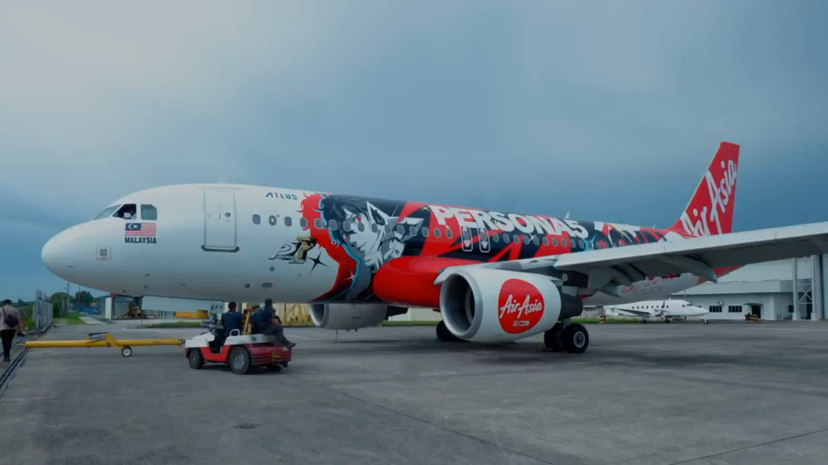 See the AirAsia Persona 5 Royal Plane