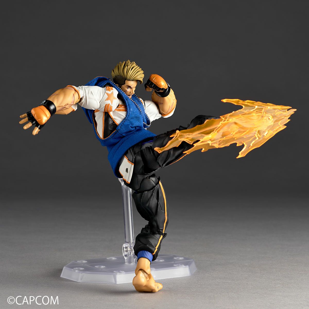 Street Fighter 6 Luke Revoltech Amazing Yamaguchi action figure - kick